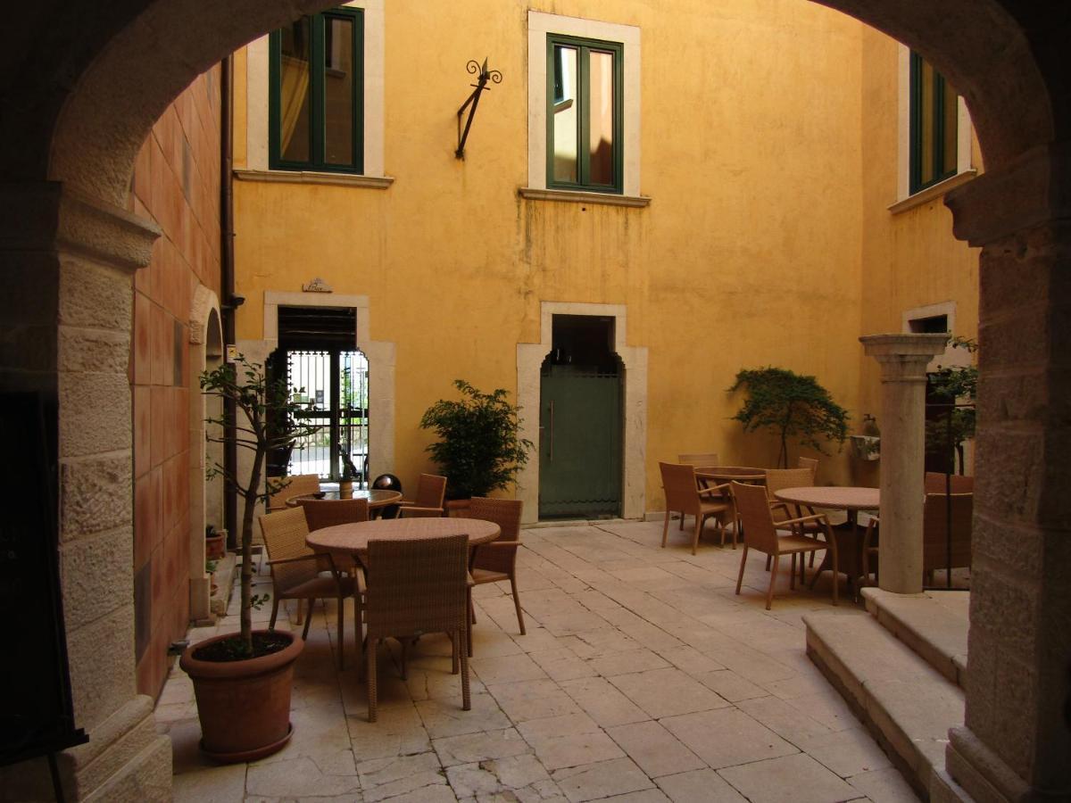 Antichi Feudi Dimora D'Epoca Hotel Teggiano ภายนอก รูปภาพ
