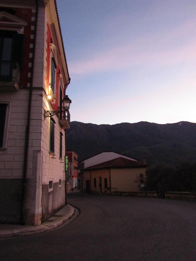 Antichi Feudi Dimora D'Epoca Hotel Teggiano ภายนอก รูปภาพ